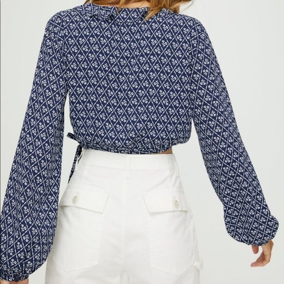 Aritzia Sunday Best Gigi Blouse Crop Blue Side Tie Ruffle Size Small Long Sleeve - Picture 2 of 7